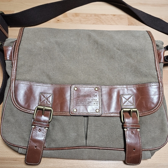 Fossil 54 Canvas Messenger Bag Adjustable Strap Brown
